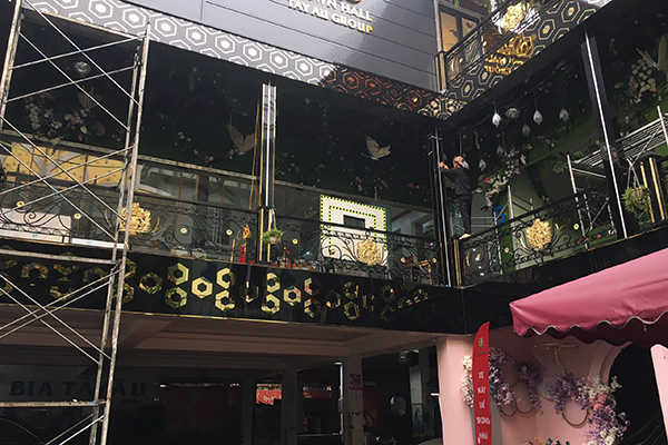 trang trí trung tâm tiệc cưới